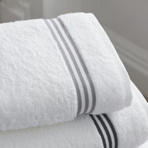 bath towels types, what are extra large bath towels called, how much gsm is good for bath towels, how to choose bath towels, what material is best for bath towels, Which Is better Egyptian cotton or Turkish Cotton, What type of towels hotels use, What are softest made of,